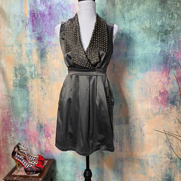 📌twenty one Eye-Catcher Deep V-Neckline Mini Dress - Picture 1 of 8